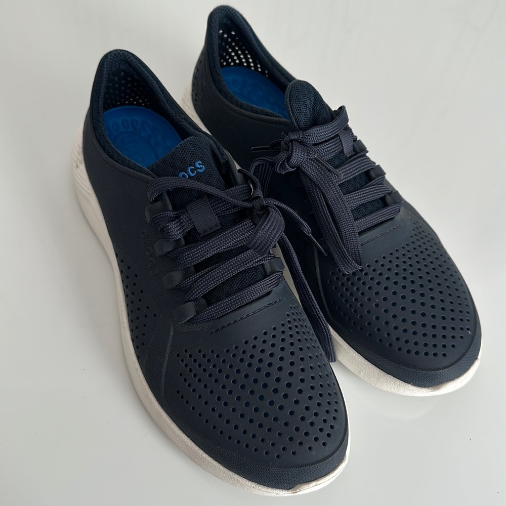 Crocs Men’s 8 LiteRide Navy Blue Sneakers